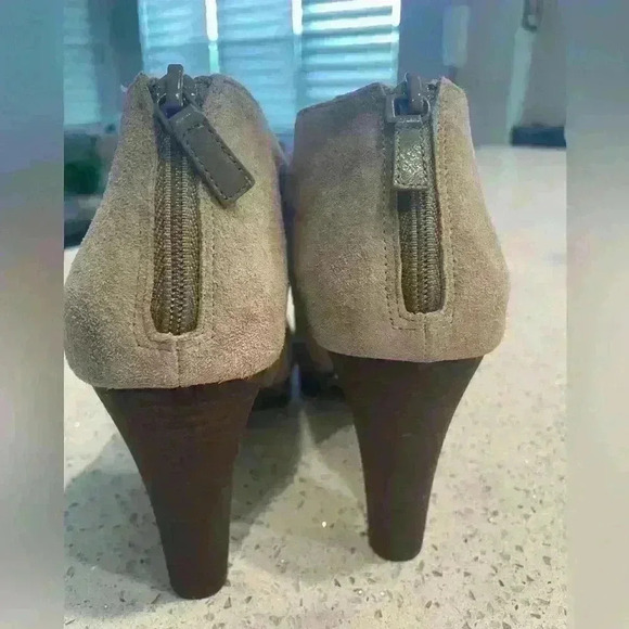 Cole Haan Women Suede Camel Ankle Heeled Booties. Size 9 B - Picture 3 of 7